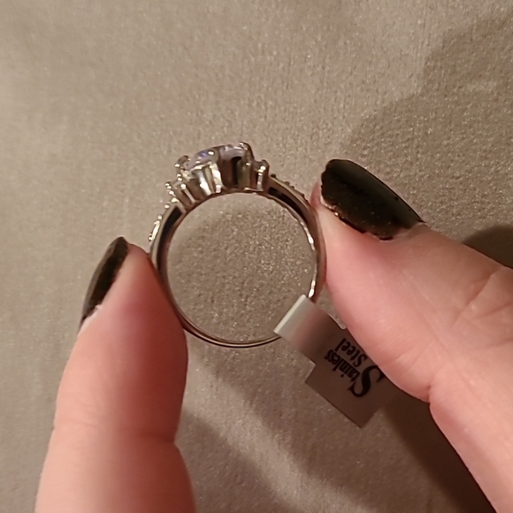Cubic zirconia stainless steel ring - Picture 6 of 7